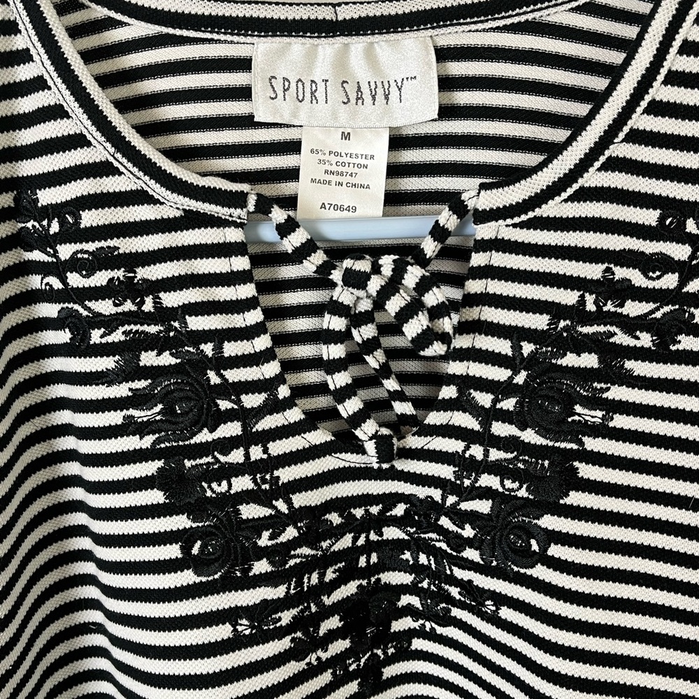 Sport Savvy long sleeved striped pullover top in black and white, size M - Picture 9 of 10